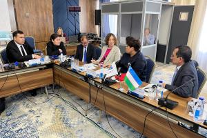 Participants exchanging their experiences in professional development of police officers and prosecutors during OSCE workshop in Tashkent, 21 November 2023. (OSCE/Juraj Nosal)