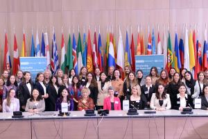 OSCE Secretary General Helga Maria Schmid and participants of the 2022 Scholarship for Peace and Security training programme on arms control, disarmament and non-proliferation; at the Opening Session on 7 November 2022. (OSCE/Micky Kroell)