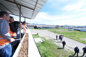 Officers impersonating prisoners demand better living conditions and release of their leader. Vushtrri/Vučitrn, 27 April 2023.  (OSCE/Yllka Fetahaj)