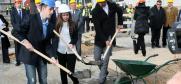Studenti isturenog odeljenja Ekonomskog Fakulteta u Subotici Univerziteta u Novom Sadu, polažu temelj za izgradnju prostorija isturenog odeljenja u Bujanovcu.  Bujanovac, 3. februar 2015 godine. (OSCE/Milan Obradovic)