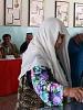 A woman casts her ballot in Dushanbe during Tajikistan's presidential election on 6 November 2006. (OSCE/Sarah Crozier)